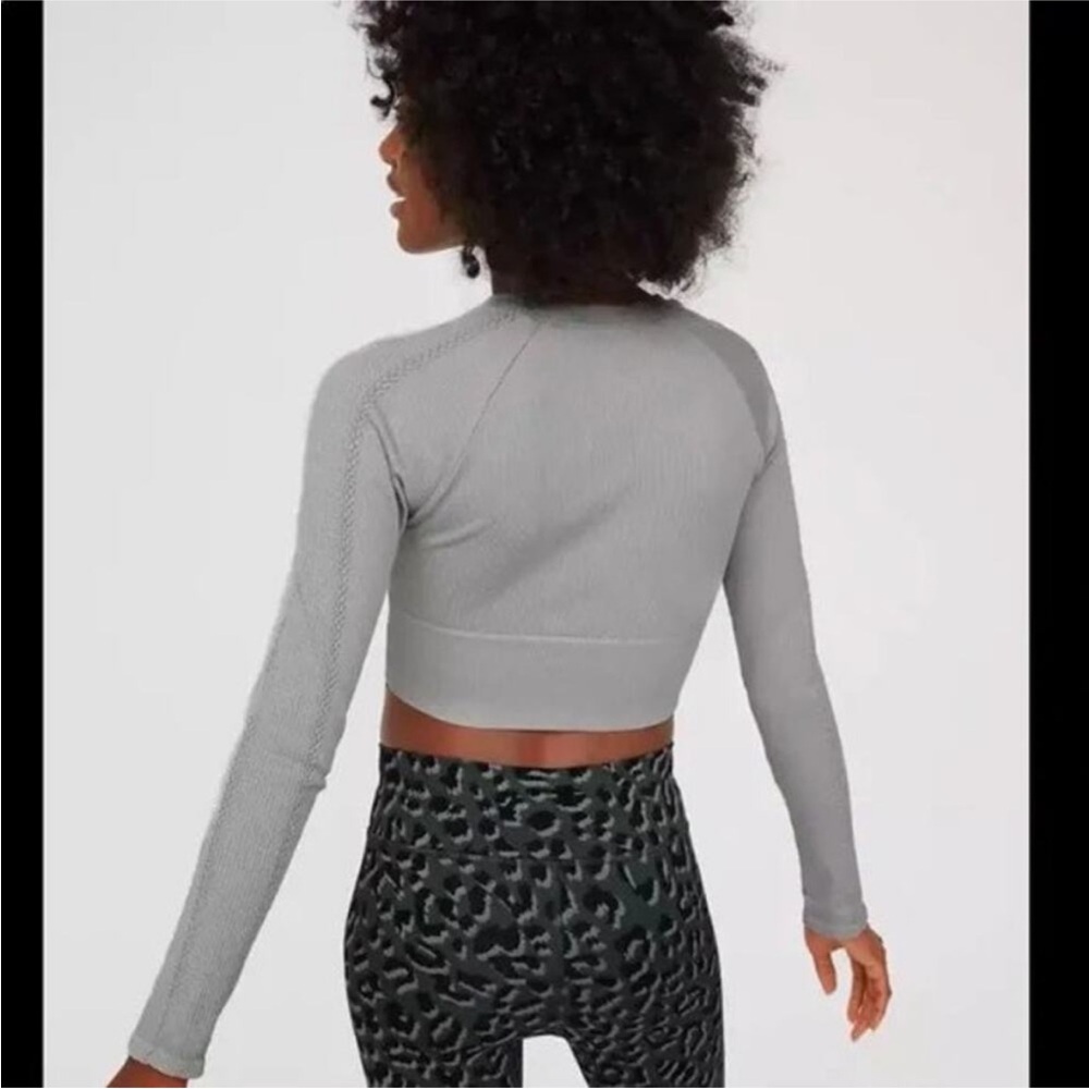 Aerie Big Chill Seamless Ribbed Long Sleeve Crop Top Stone Gray S - Picture 3 of 9